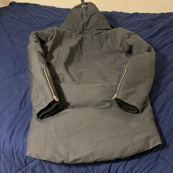 ORIGINAL STIRLING PARKA FUR color Black, size Medium I only wore it twice. - Picture 8 of 12